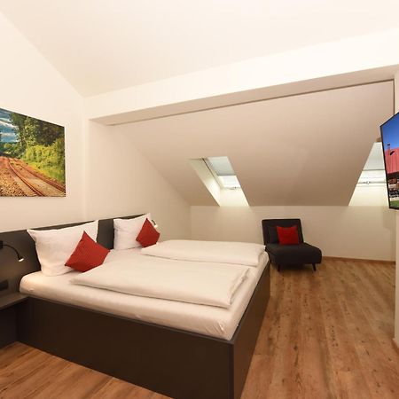 Hotel Am Gleis 1 Зонтхофен Екстериор снимка